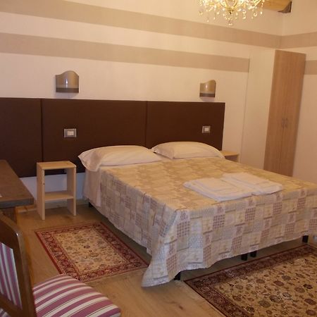 Romagnoli 36 Hotel เวโรนา ภายนอก รูปภาพ